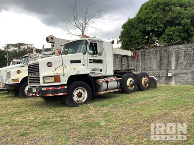 2000 Mack CH613 6x4 شاحنة خدمة (Inoperable)