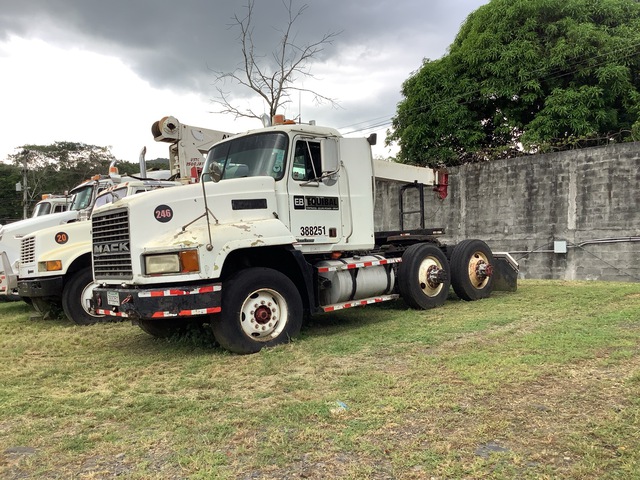 2000 Mack CH613 Day Cab Truck Tractor (Inoperable)