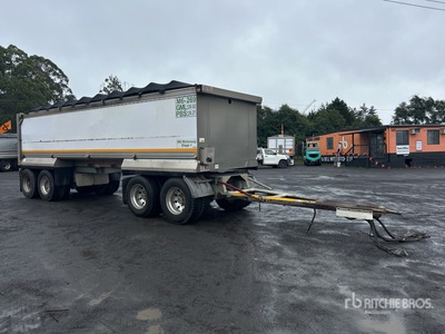 2017 Sloanebuilt 8.2 m Quad Dog End Dump Trailer