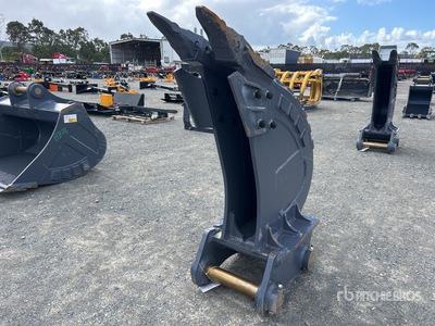 2026 Warrior 300 mm Q/C Digging Excavator Bucket - Fits 20 - 25 Ton (Unused)