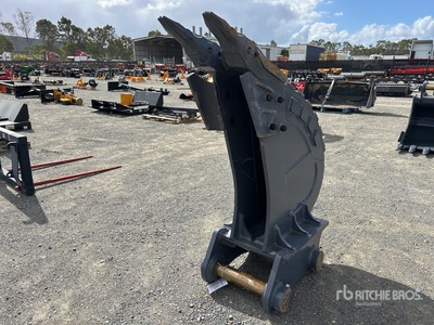 2026 Warrior 300 mm Q/C Digging Excavator Bucket - Fits 20 - 25 Ton (Unused)