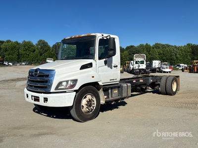 2018 Hino 338 4x2 Fahrgestell