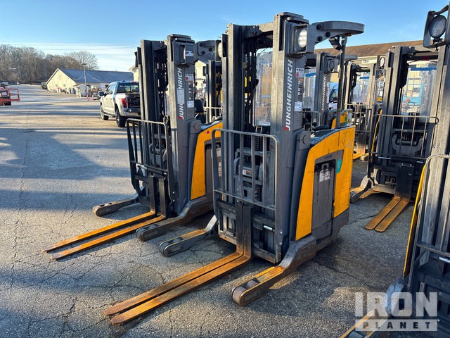 Jungheinrich ETR230A 3000 lb Electric Forklift
