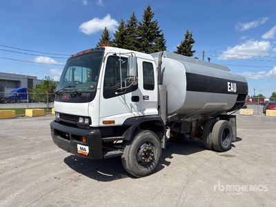 2009 GMC T7500 10500 L 4x2 شاحنة مياه
