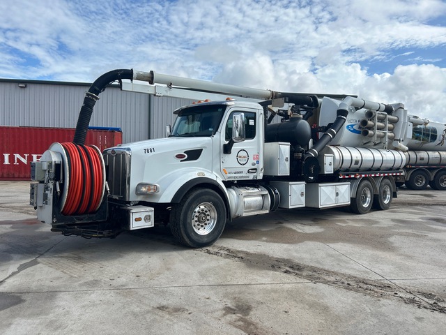 2018 Vactor 2115P-1024-18 on 2016 Peterbilt 567 6x4 Vacuum Excavator Truck