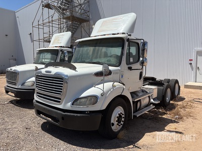 2012 Freightliner M211264S 6x4 Cabeza Tractora Cabina Corta