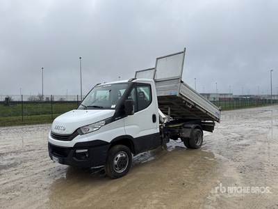 Bonfoglioli P2300 L/2SI 710 kg Articulated Boom on 2019 Iveco Daily 35-120 Dump Truck with Crane