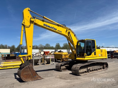 2011 Komatsu PC200LC-8 Escavatore cingolato