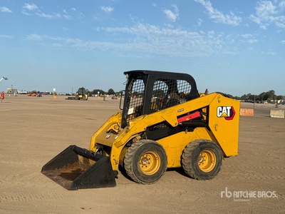2015 Cat 246D Schranklader