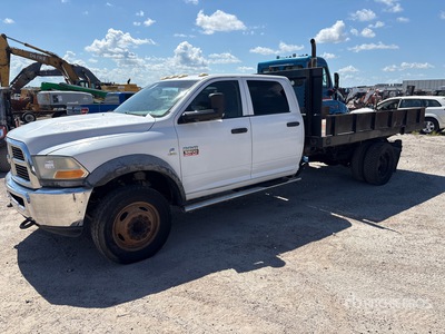 2012 Dodge Ram 5500 4x4 Crew Cab Platte vrachtwagen (Inoperable)