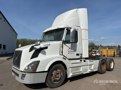 2015 Volvo VNL 6x4 Ciągnik siodłowy T/A z kabiną dzienną