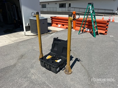 Trimble GCS900 (2) masts, (2) antennas, (1) transmitter, (1) monitor, (2) cables Grade Control System - Fits Cat