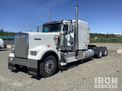 2016 Kenworth W900L Ciągnik siodłowy z kabiną dzienną Tri/A