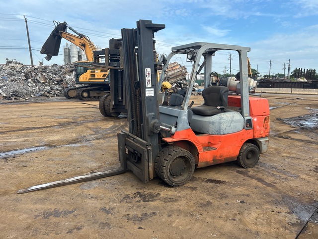 2004 Toyota 7FGCU45 9150 lb Cushion Tire Forklift (Inoperable)