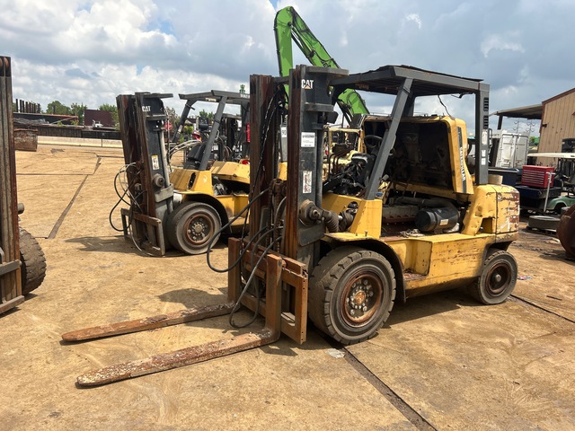 2007 Cat DP40KL 8800 lb Pneumatic Tire Forklift (Inoperable)