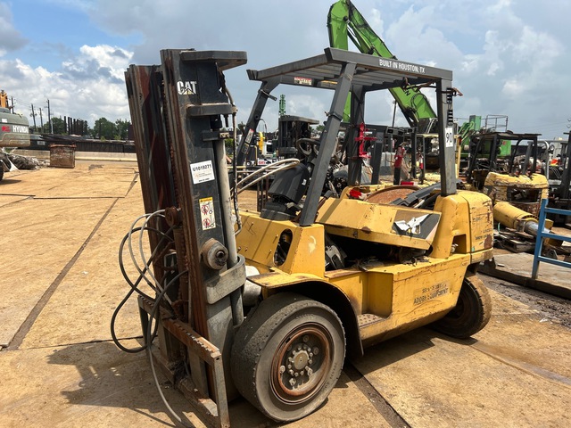 2008 Cat DP40K-D 7800 lb Pneumatic Tire Forklift (Inoperable)