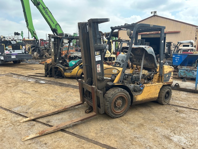 2008 Cat P6000-LP 6000 lb Pneumatic Tire Forklift (Inoperable)