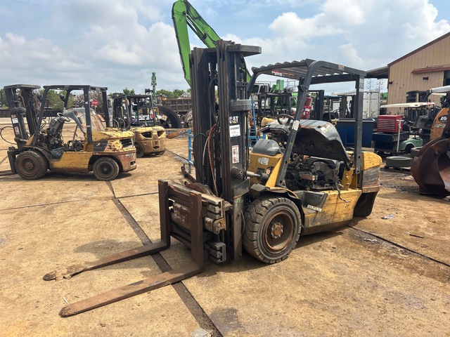 2007 Cat P6000 6000 lb Pneumatic Tire Forklift (Inoperable)