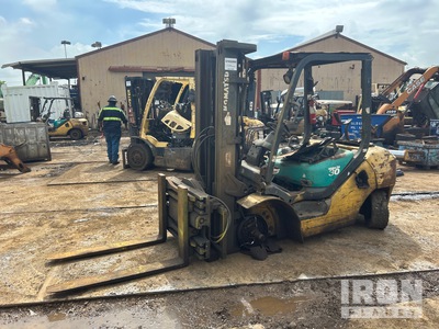 Komatsu 30 Pneumatic Tire Forklift (Inoperable)