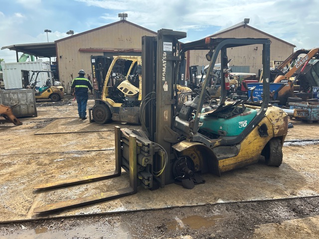 Komatsu 30 Pneumatic Tire Forklift (Inoperable)
