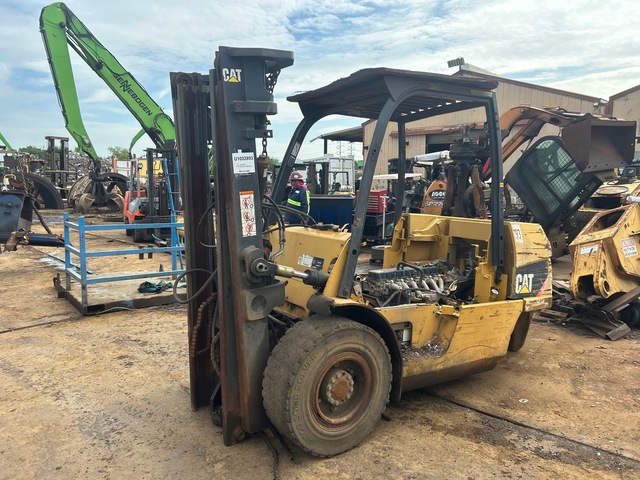 Cat Pneumatic Tire Forklift (Inoperable)
