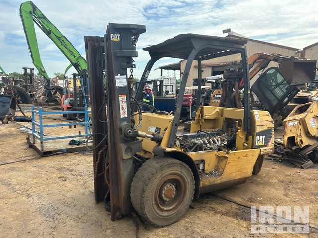 Cat Pneumatic Tire Forklift (Inoperable)