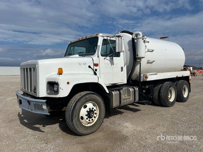 2001 International F-2674 6x4 Camion à eau