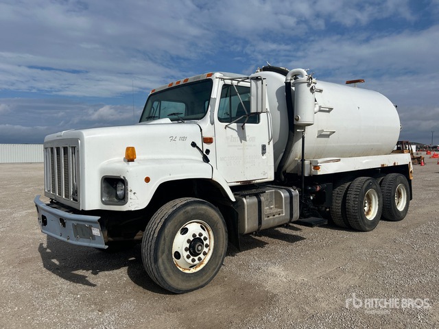 2001 International F-2674 6x4 Water Truck