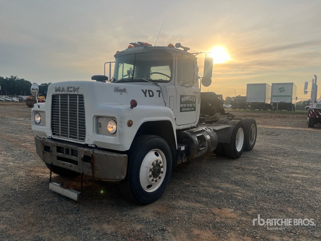 1989 Mack RD690ST 6x4 T/A Day Cab Truck Tractor
