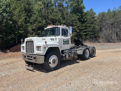 1989 Mack R690ST Trattore portuale