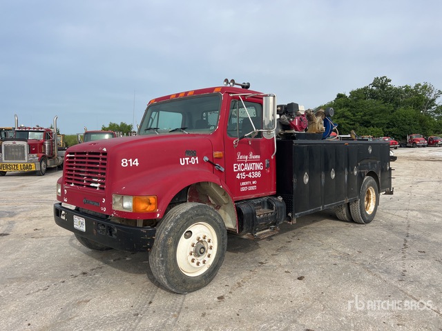 1997 International 4900 4x2 Service Truck