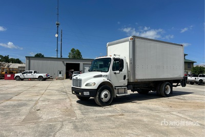 2004 Freightliner M2106 4x2 Moving バントラック