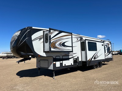 2014 Heartland Cyclone 42 ft Tri/A Toy Hauler Remorque de tourisme