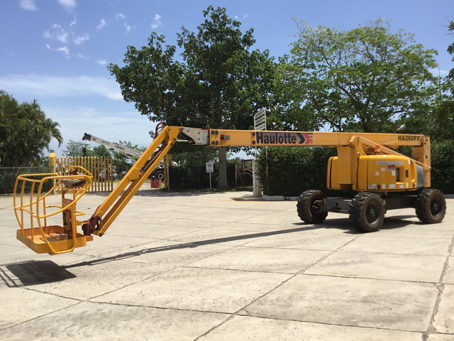 2013 Haulotte HA260PX 4WD Diesel Articulating Boom Lift 2013 Haulotte HA260PX 4WD Diesel Articulating Boom Lift