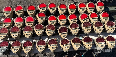 Lot of 40- 10to34 VDC New MRAP Taillights (take off) Ship Dims:31x25x21 45lbs Parti di ricambio per Humvee