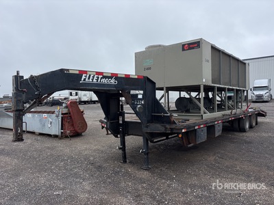 2005 Diamond C 32 ft T/A Gooseneck Equipment Trailer