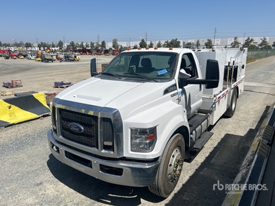 2017 Ford F-650 شاحنة الوقود والتشحيم