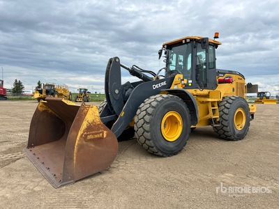 2021 John Deere 644L جرافة