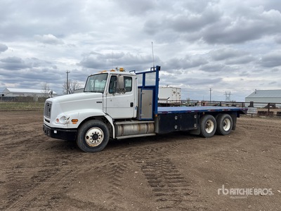 2001 Freightliner FL 112 6x2 Camión Caja Abierta