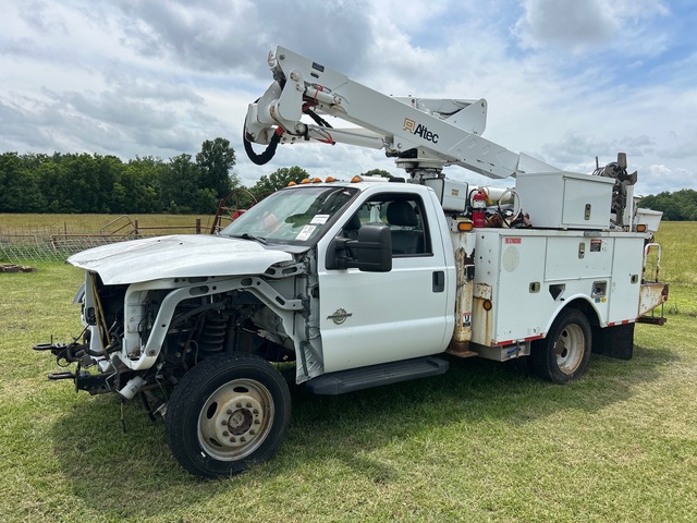 Altec AT37-G 37 ft on 2011 Ford F-550 XL 4x4 Bucket Truck (Inoperable)