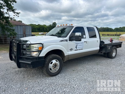 2013 Ford F-350 Lariat 4x4 Crew Cab Camion à Plateau