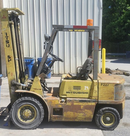 Mitsubishi FD25 Pneumatic Tire Forklift (Inoperable)