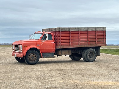 1968 GMC 950 4x2 Grain Truck