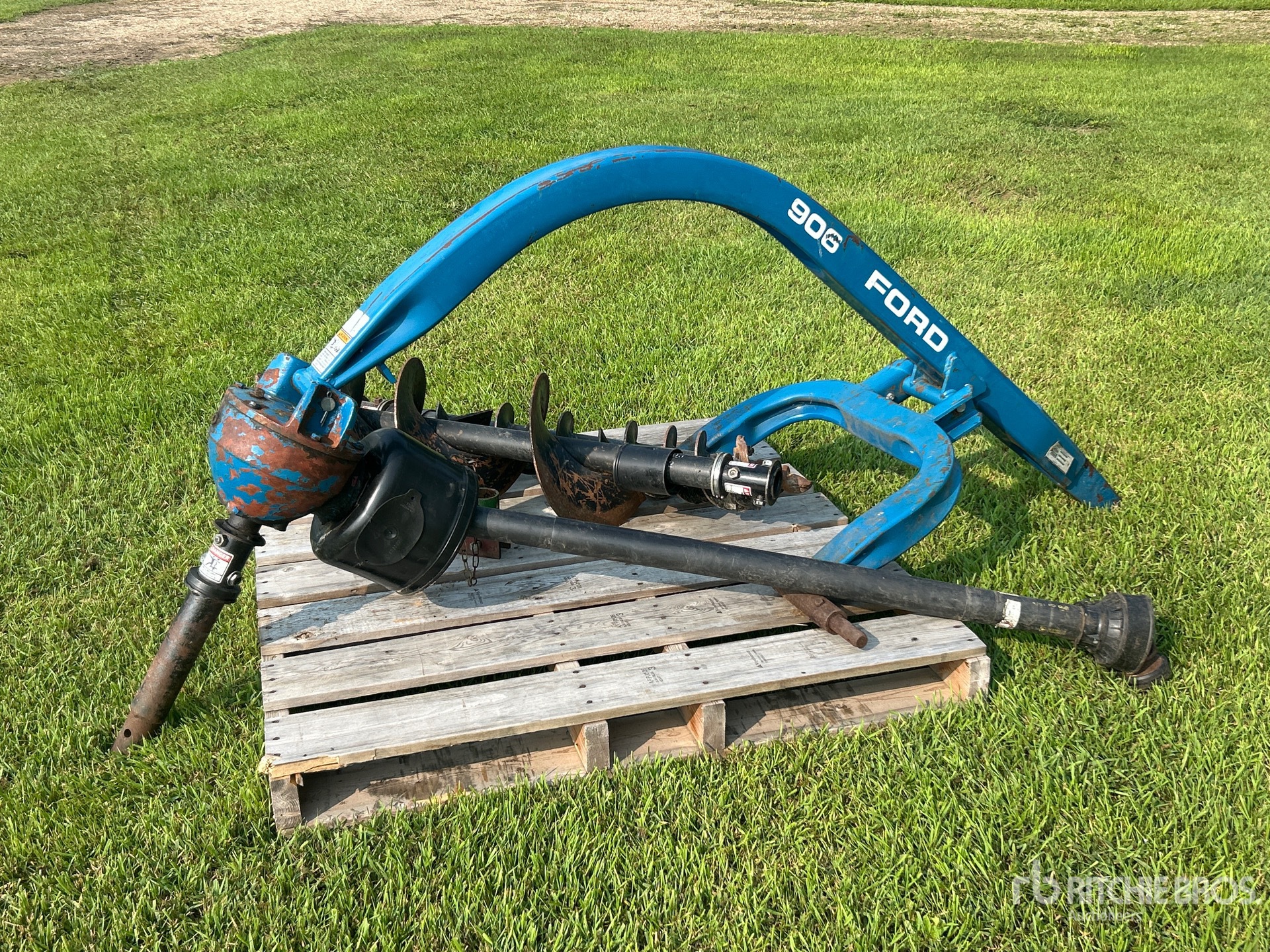 Ford 906 3-Point Post Hole Auger