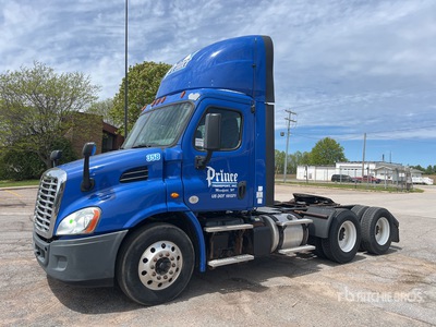 2018 Freightliner Cascadia 113 6x4 T/A Day Cab Truck Tractor
