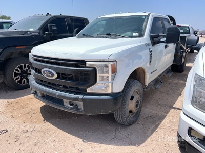 2021 Ford F-350 4x4 Crew Cab Flatbed Truck