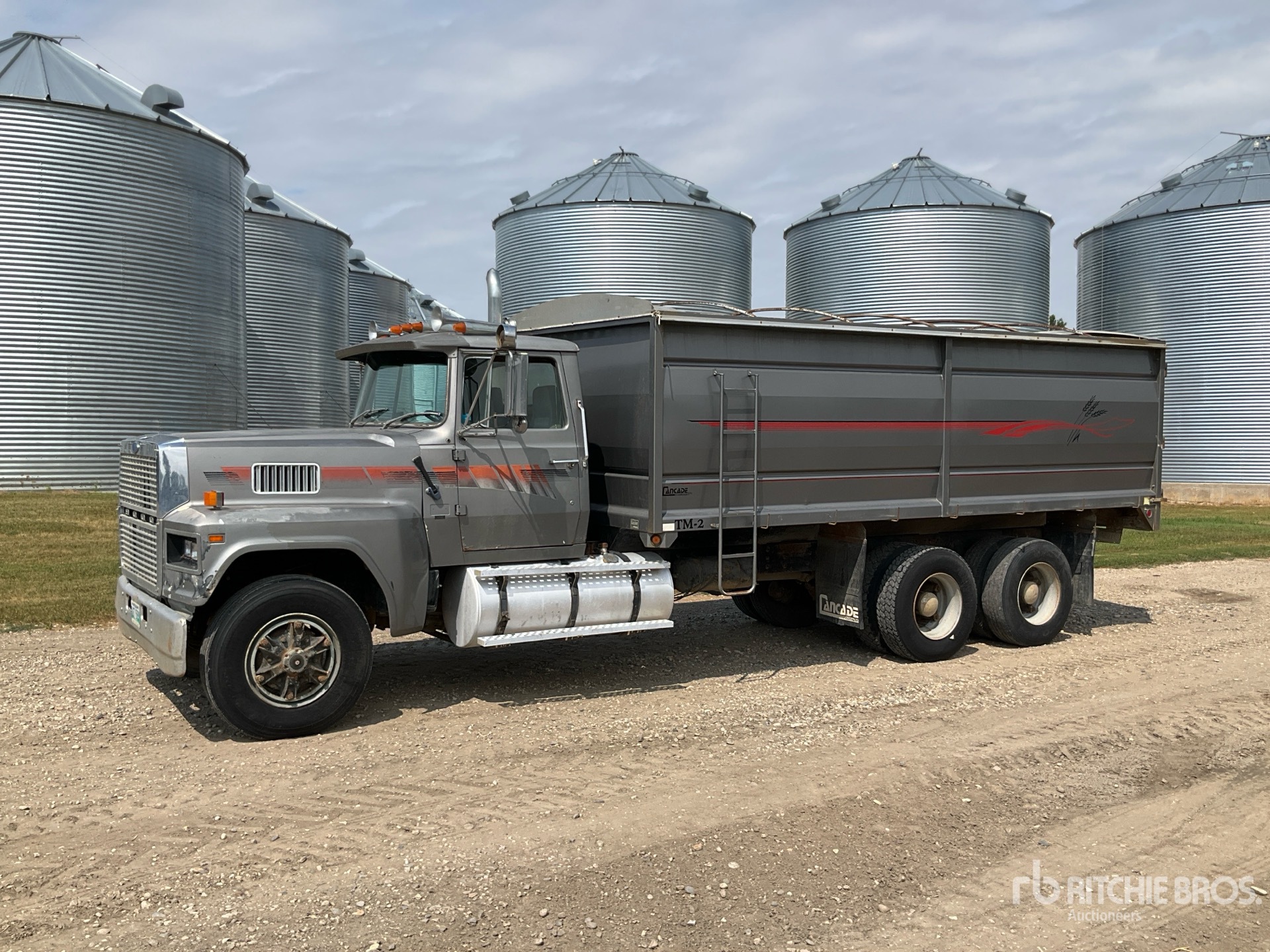 1984 Ford LTL9000 6x4 Grain Truck