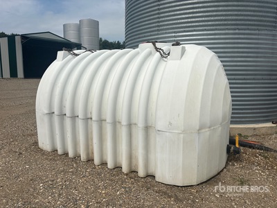 Free Form 3200 gal Poly Water Tank