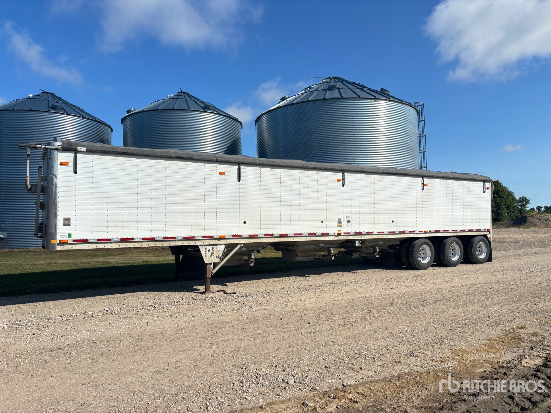 2014 Wilson Pacesetter 48 ft Tri/A Grain Trailer