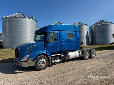 2013 Volvo VNL64T 6x4 Tracteur routier couchette